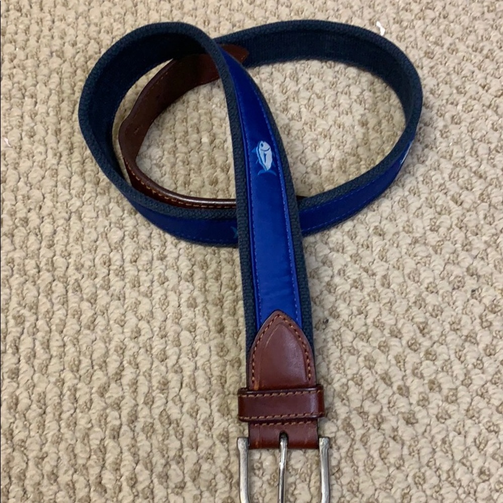 Southern Tide Men’s Belt Size 34 blue w fish EUC